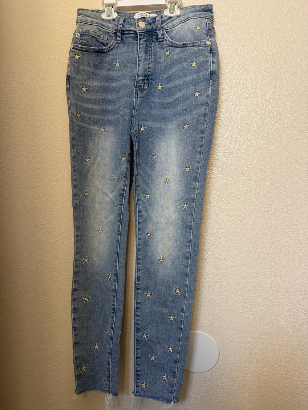 Judy Blue Star Embroidered Skinny Jeans Light Wash Raw hem 5/27